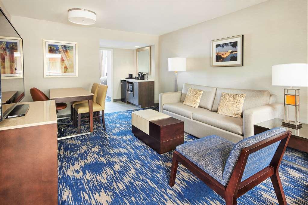 Embassy Suites By Hilton Alexandria Old Town Oda fotoğraf